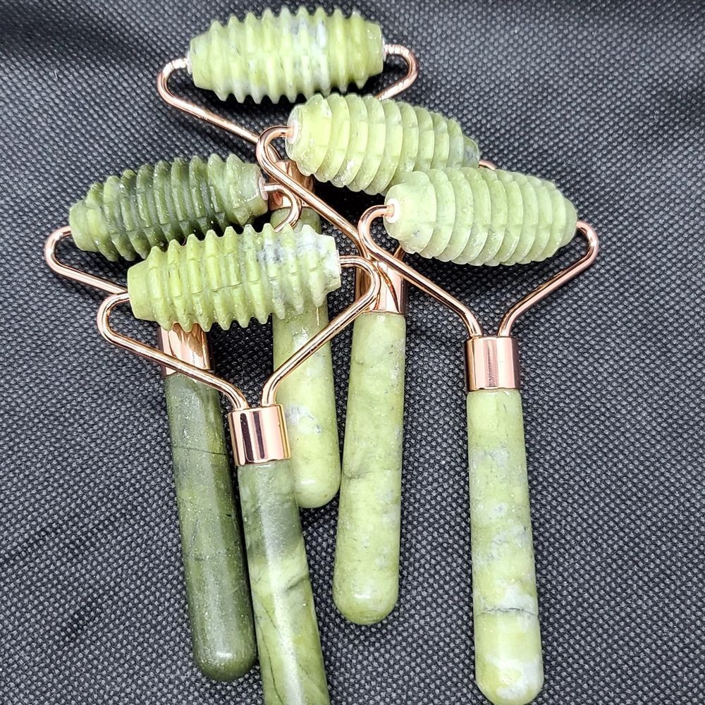 Spiked Jade Roller 1 pc